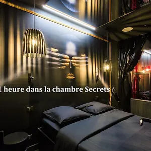 Love hotel Avec Nuit Insolite Au Dandy Et Jacuzzi Privatise (adults Only), Paris
